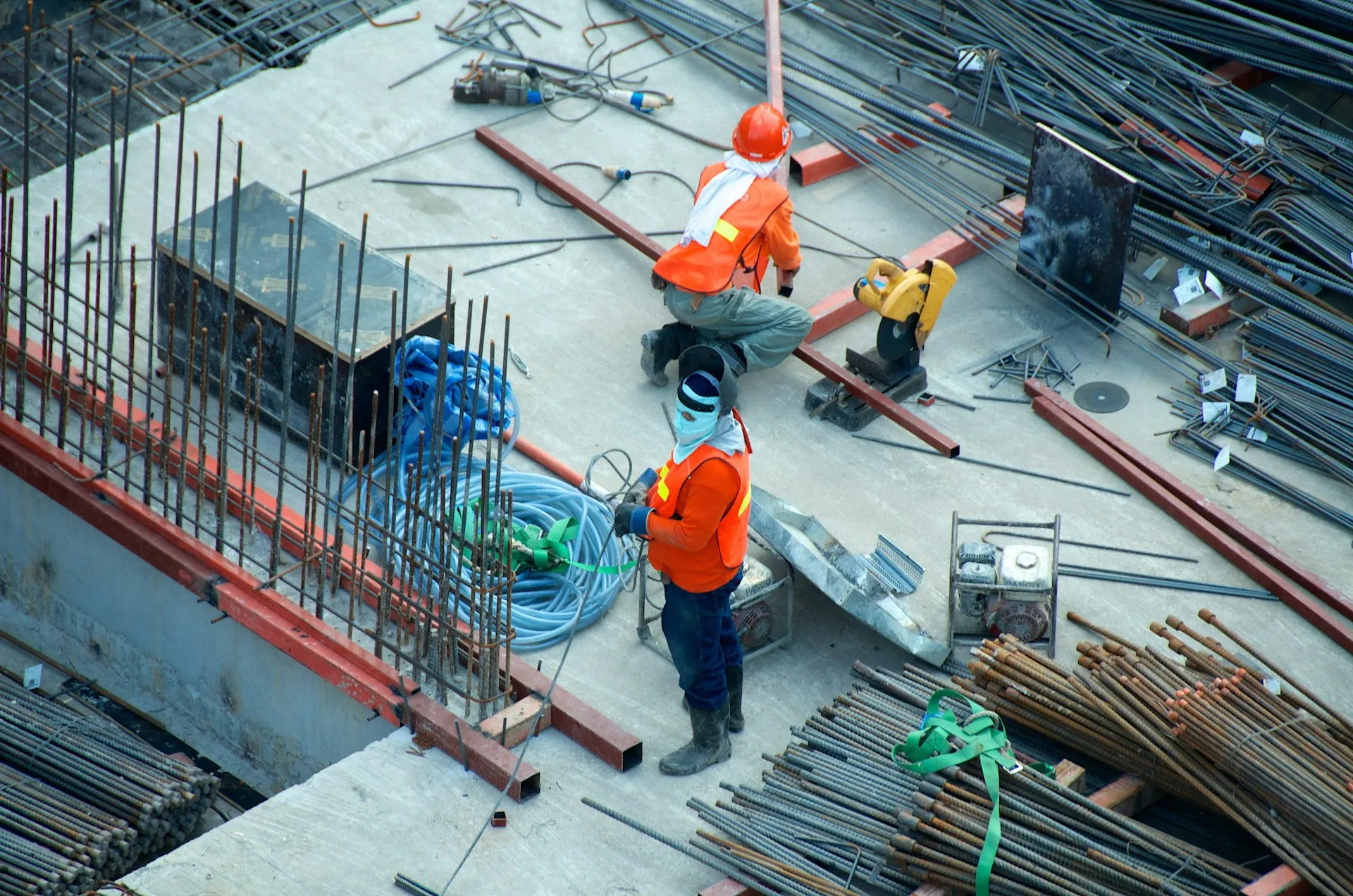 Plataformas elevatórias tipo tesoura para locação