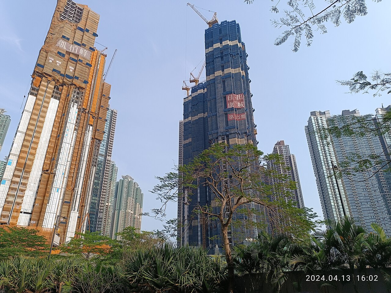 Plataforma elevatória para instalação elétrica industrial
